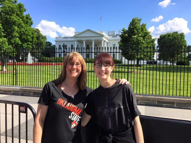 mom-and-i-infront-of-white-house
